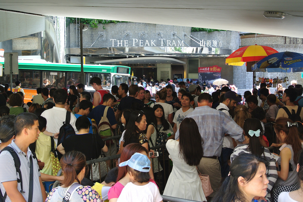 queue-for-the-peak-tram